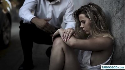 Akụkọ kinky: nwata nwanyị na-enweghị ebe obibi